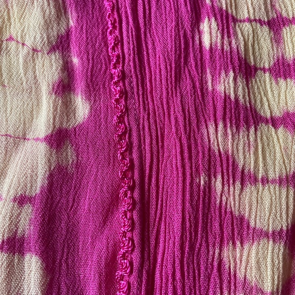 A Fuschia tunic. Sleeveless. One size. - Picture 4 of 5